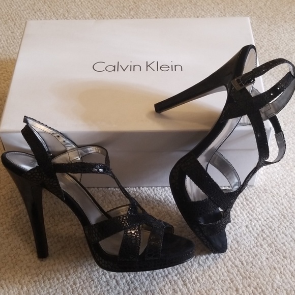 Black Stilettos - Picture 2 of 5